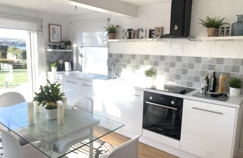 Islandmagee House | Seaview Cottage B&B: Guest Rated 9.8 with Oceanfront Bliss