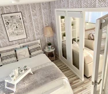 Islandmagee House | Seaview Cottage B&B: Guest Rated 9.8 with Oceanfront Bliss