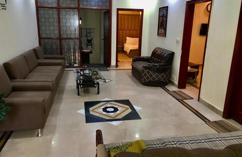 Clifton Hotel | Seaview Cottage: Oceanfront Retreat with Pet-Friendly Perks