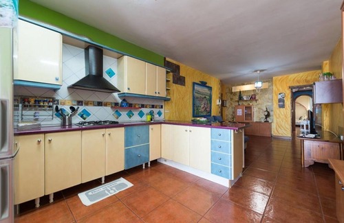 Playa de Arinaga Apartment | Seaview Faro Arinaga: Pet Friendly with Pool & Breakfast