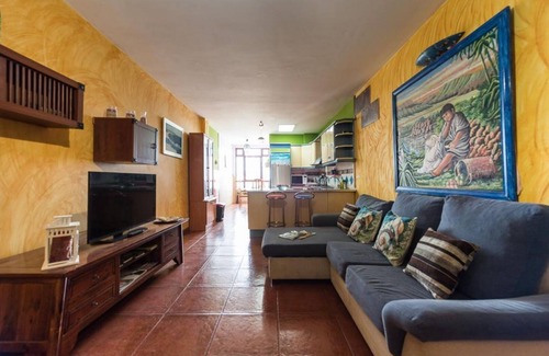 Playa de Arinaga Apartment | Seaview Faro Arinaga: Pet Friendly with Pool & Breakfast