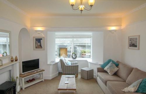 Gorran Haven House | Seaview: 4-Star Family-Friendly Getaway with Top Reviews