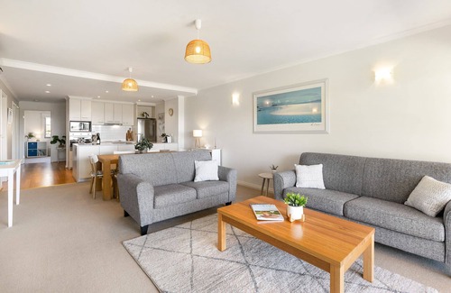 Encounter Bay Apartment | Guest Rated: 9.8 at Seaview Getaway with Oceanfront Views