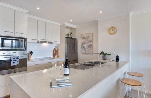 Encounter Bay Apartment | Guest Rated: 9.8 at Seaview Getaway with Oceanfront Views