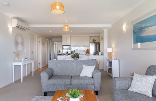 Encounter Bay Apartment | Guest Rated: 9.8 at Seaview Getaway with Oceanfront Views