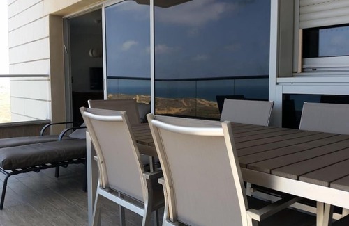 Netanya Apartment | Seaview Holiday Apartment: Guest Rated 10/10 & Family-Friendly