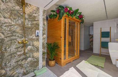 Jadranovo Villa | Seaview Holiday Home with Relaxing Bubble Bath & Oceanfront