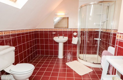 Rinboy Cottage | Seaview: Pet-Friendly Oceanfront Retreat with Breakfast