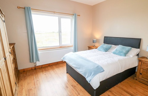Rinboy Cottage | Seaview: Pet-Friendly Oceanfront Retreat with Breakfast