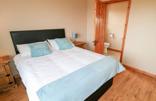 Rinboy Cottage | Seaview: Pet-Friendly Oceanfront Retreat with Breakfast