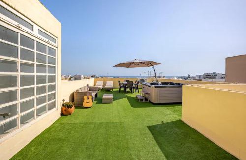 Swieqi Apartment | Seaview Jacuzzi 3BR Penthouse