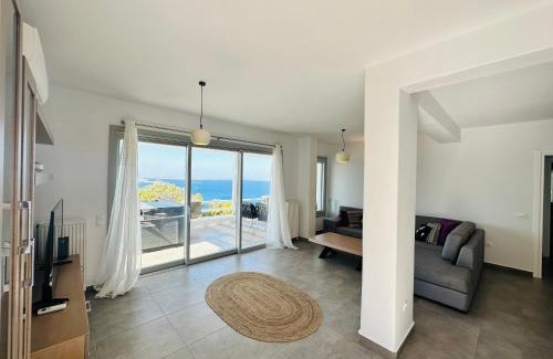 Agios Stefanos Apartment | Indulgent Seaview Residence with Hot Tub for Families