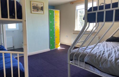 Inverin Hostel | Seaview Lodge: Family-Friendly Retreat with Kitchen Access