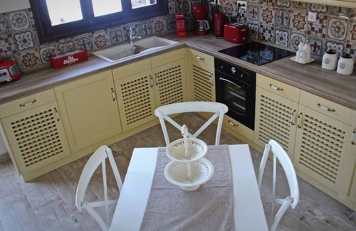 Halki House | Relaxing Seaview Suite with Family Amenities & Kitchen