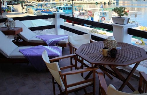 Halki House | Relaxing Seaview Suite with Family Amenities & Kitchen