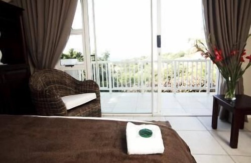 La Lucia Bed & Breakfast | Seaview Manor: Highly Rated B&B with Pool & Breakfast