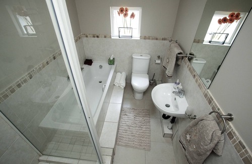 La Lucia Bed & Breakfast | Seaview Manor: Highly Rated B&B with Pool & Breakfast