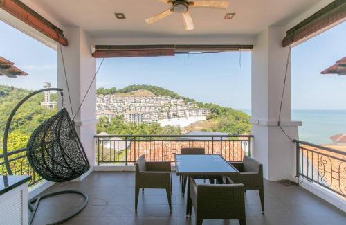 Tanjung Bungah Villa | Modern 5BR Seaview Villa by Ferringhi Beach for Families