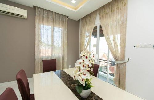Tanjung Bungah Villa | Modern 5BR Seaview Villa by Ferringhi Beach for Families