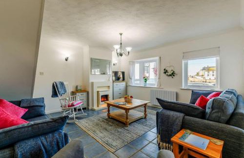 Porthleven House | Pet-Friendly Seaview Moorings with Excellent Guest Reviews
