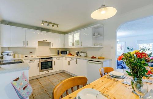 Porthleven House | Pet-Friendly Seaview Moorings with Excellent Guest Reviews