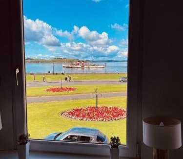 Largs Apartment | Oceanfront One Bedroom Apartment in Largs with View