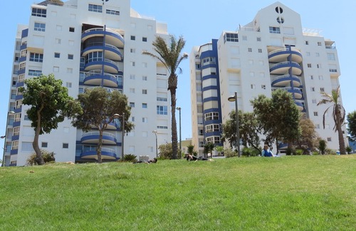 Netanya Apartment | Beachfront SeaView Penthouse with Pool and Pet-Friendly Perks