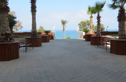 Netanya Apartment | Beachfront SeaView Penthouse with Pool and Pet-Friendly Perks