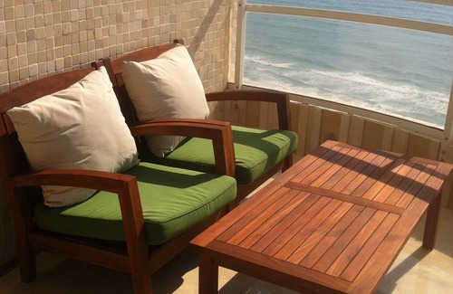 Netanya Apartment | Beachfront SeaView Penthouse with Pool and Pet-Friendly Perks