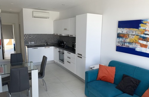 Għadira Apartment | Modern Penthouse with Ocean Views, Steps from the Beach