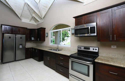 Whitehouse Ski Chalet | Seaview Penthouse Retreat 4 Beds 3 Baths Stay