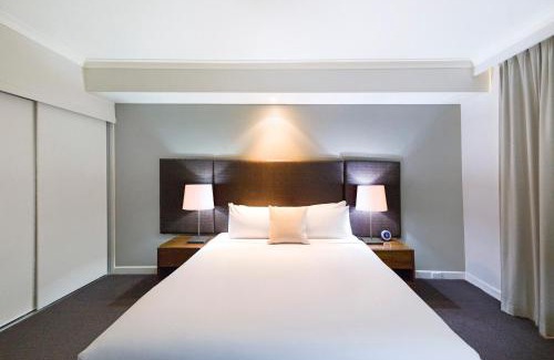 Darwin City Centre Apartment | Relaxing Seaview King Studio with Tropical Pool Access