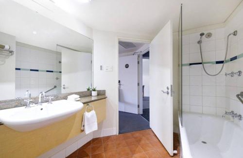 Darwin City Centre Apartment | Relaxing Seaview King Studio with Tropical Pool Access