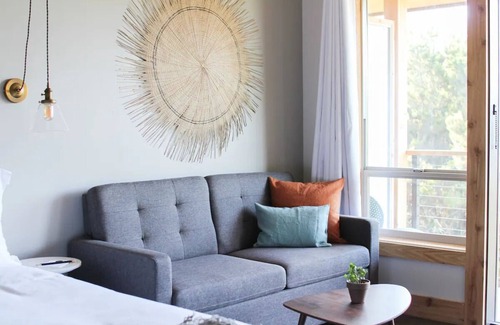 Long Beach Hotel | Seaview Sanctuary: Pet-Friendly Units with Pool Near Beach