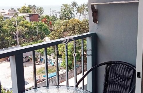 Saen Suk Apartment | Seaview Secret: Toproof Pool & Wifi at Bangsaen