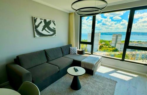 Varna Apartment | Seaview Smart Home: Family-Friendly Retreat with Hot Tub