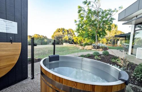 Yallingup House | Seaview: Spa Retreat with Oceanfront Serenity & 9.5 Rating
