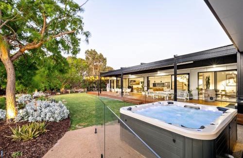 Yallingup House | Seaview: Spa Retreat with Oceanfront Serenity & 9.5 Rating