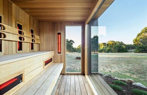 Yallingup House | Seaview: Spa Retreat with Oceanfront Serenity & 9.5 Rating