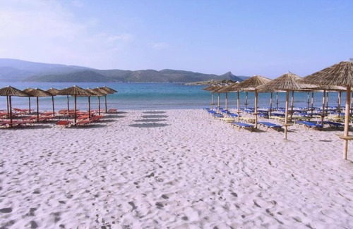 Psili Ammos House | Oceanfront Escape at SeaView Studio with Breakfast Included