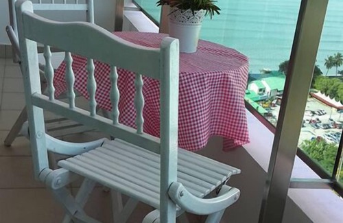 Downtown George Town Apartment | Oceanfront Seaview Studio Suite in Gurney, Penang