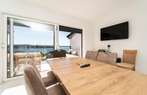 Rtina House | Top-Rated Villa Summer: Pet-Friendly & Oceanfront Retreat