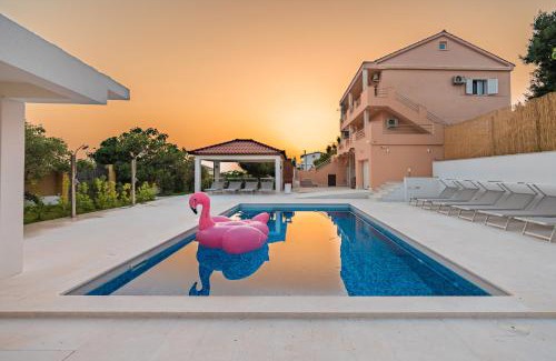 Rtina House | Top-Rated Villa Summer: Pet-Friendly & Oceanfront Retreat
