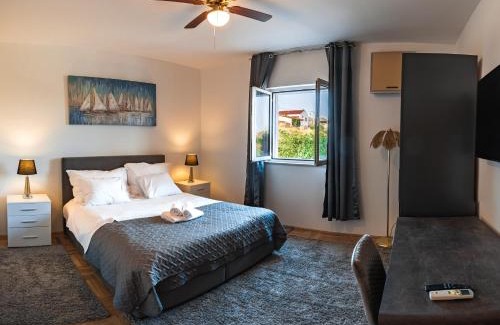 Rtina House | Top-Rated Villa Summer: Pet-Friendly & Oceanfront Retreat