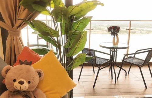 Central District Apartment | Oceanfront Holiday at Seaviews Beach - Family Friendly Stay