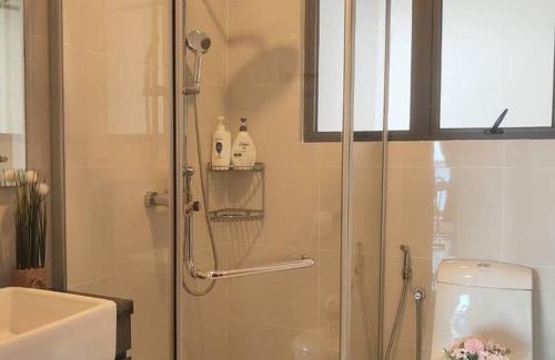 Central District Apartment | Oceanfront Holiday at Seaviews Beach - Family Friendly Stay