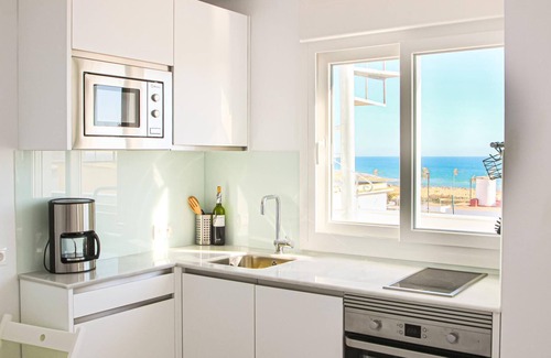 Conil de la Frontera City Center House | Stunning Oceanview Retreat with Private Terraces - Casa Luna
