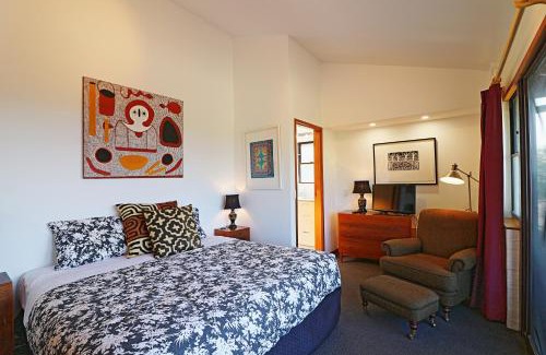 Pambula Beach Villa | Inviting Seavista 2: Family-Friendly Stay with Top Ratings