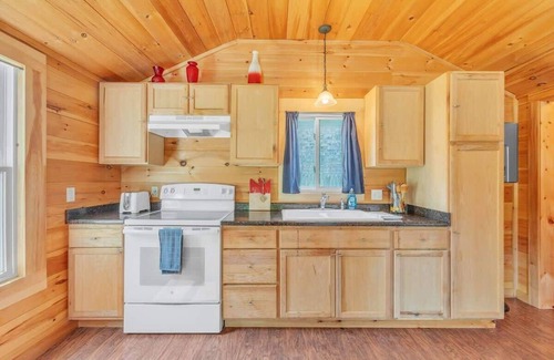 Seawall Cabin | Seawall Retreat: Family-Friendly Stay Near Ocean & Acadia