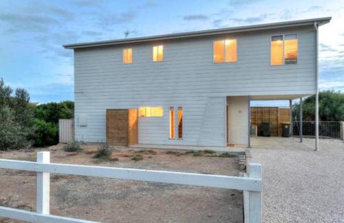 Middleton House | Stunning SeaWatch: Ocean Views & Pet-Friendly Retreat